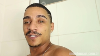 O Banho e a chupada de um  neg&atilde;o dotad&atilde;o e um branquinho de c&uacute; rosa!